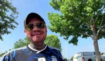 Tinelli contó que llegó al estadio con solo una hora de sueño tras vuelos cancelados, demoras y una noche de viaje