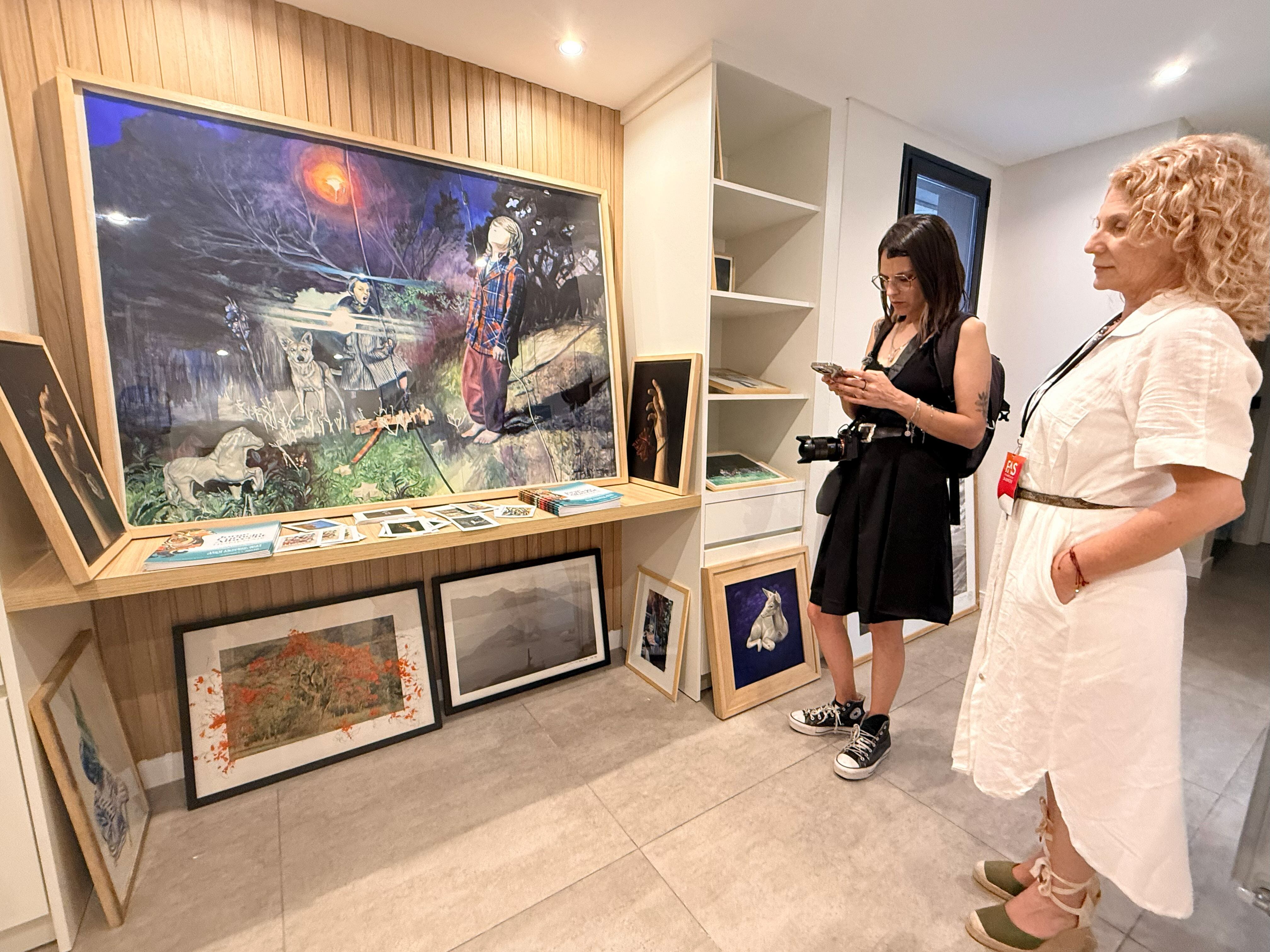 En el centro, una acuarela de Caroline de Chaunac