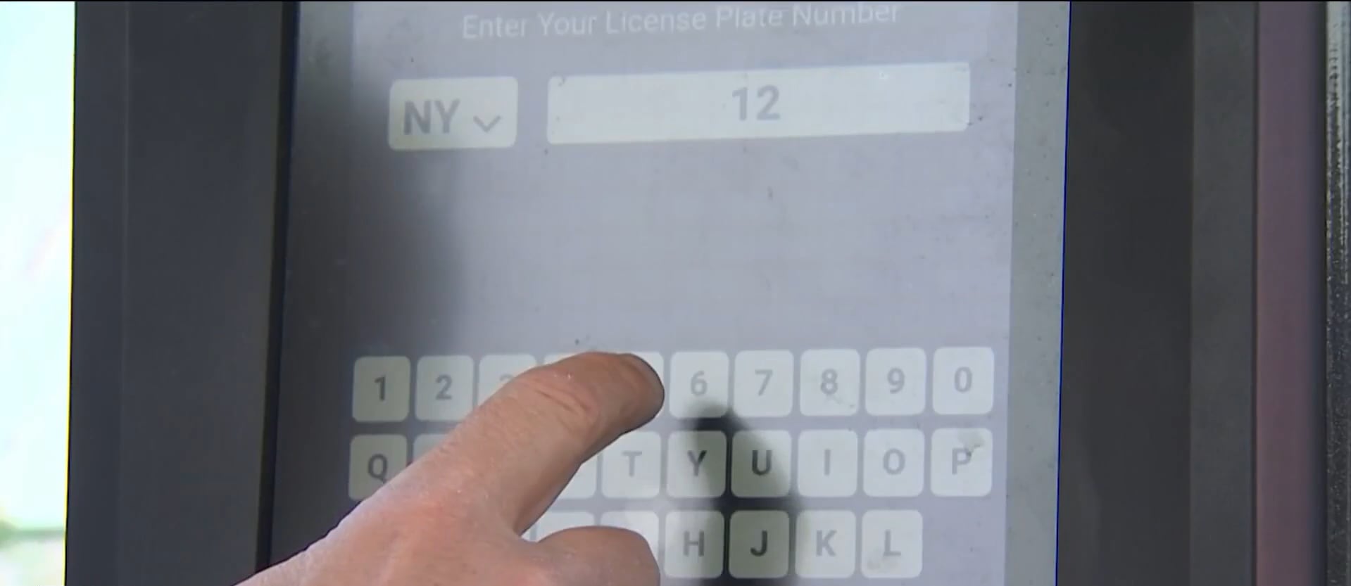 El enlace fraudulento remitía a una página web falsa que imitaba la plataforma ParkNYC y solicitaba datos de tarjetas de crédito y matrículas vehiculares (Captura NBC News)