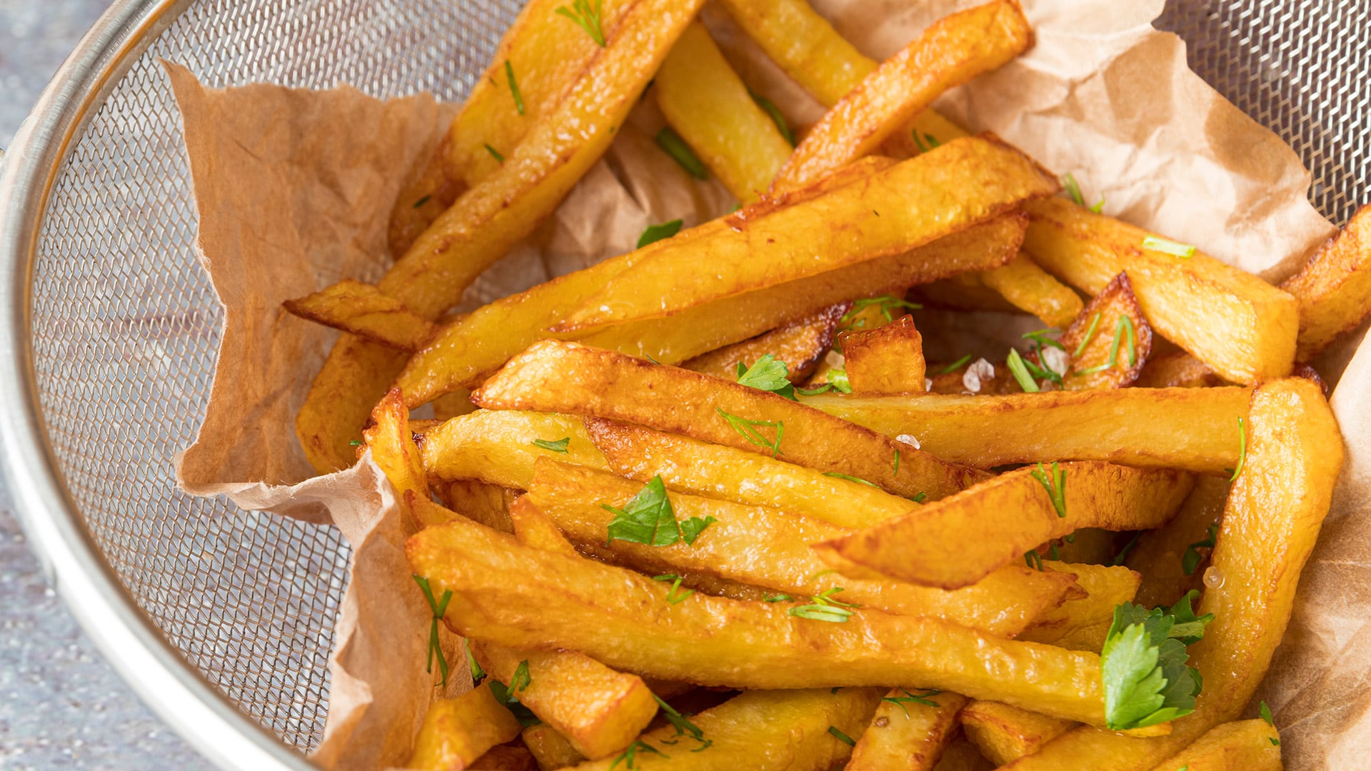 Las papas fritas de calabaza son una alternativa baja en grasas y rica en antioxidantes para abrir el menú navideño (Freepik)