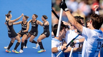 A la izquierda cuatro jugadoras de hockey sobre césped con uniforme negro celebran y a la derecha jugadores con camiseta blanca y celeste se abrazan.