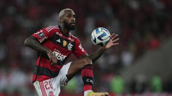 Flamengo sufre para vencer a