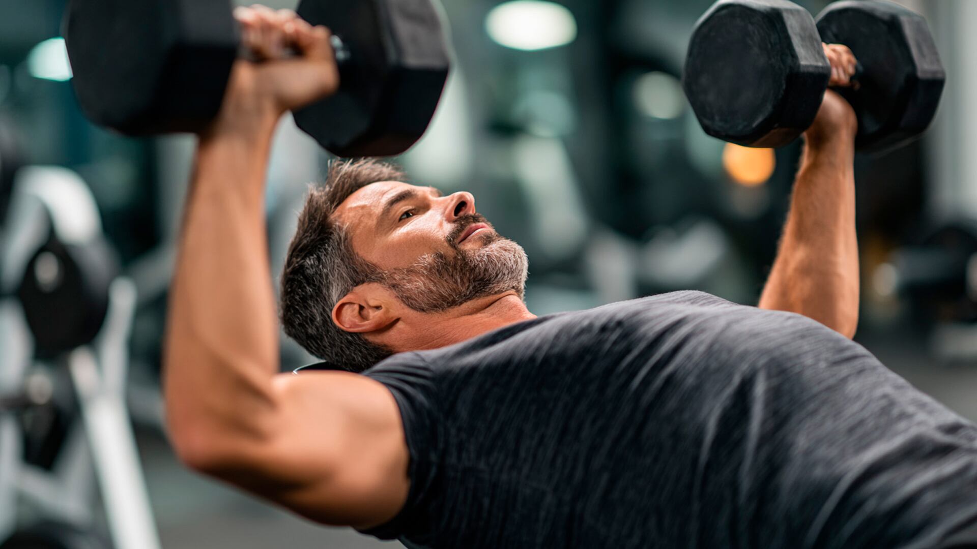 El doctor Jorge Franchella destaca la importancia de medir la fuerza máxima y entrenar con repeticiones para potenciar la fuerza resistencia y sus beneficios (Imagen Ilustrativa Infobae)