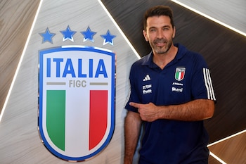 Gianluigi Buffon dejó su cargo en la Federación Italiana de Fútbol después de la caída ante Bosnia en el Repechaje UEFA (Créditos: Reuters/Jennifer Lorenzini)