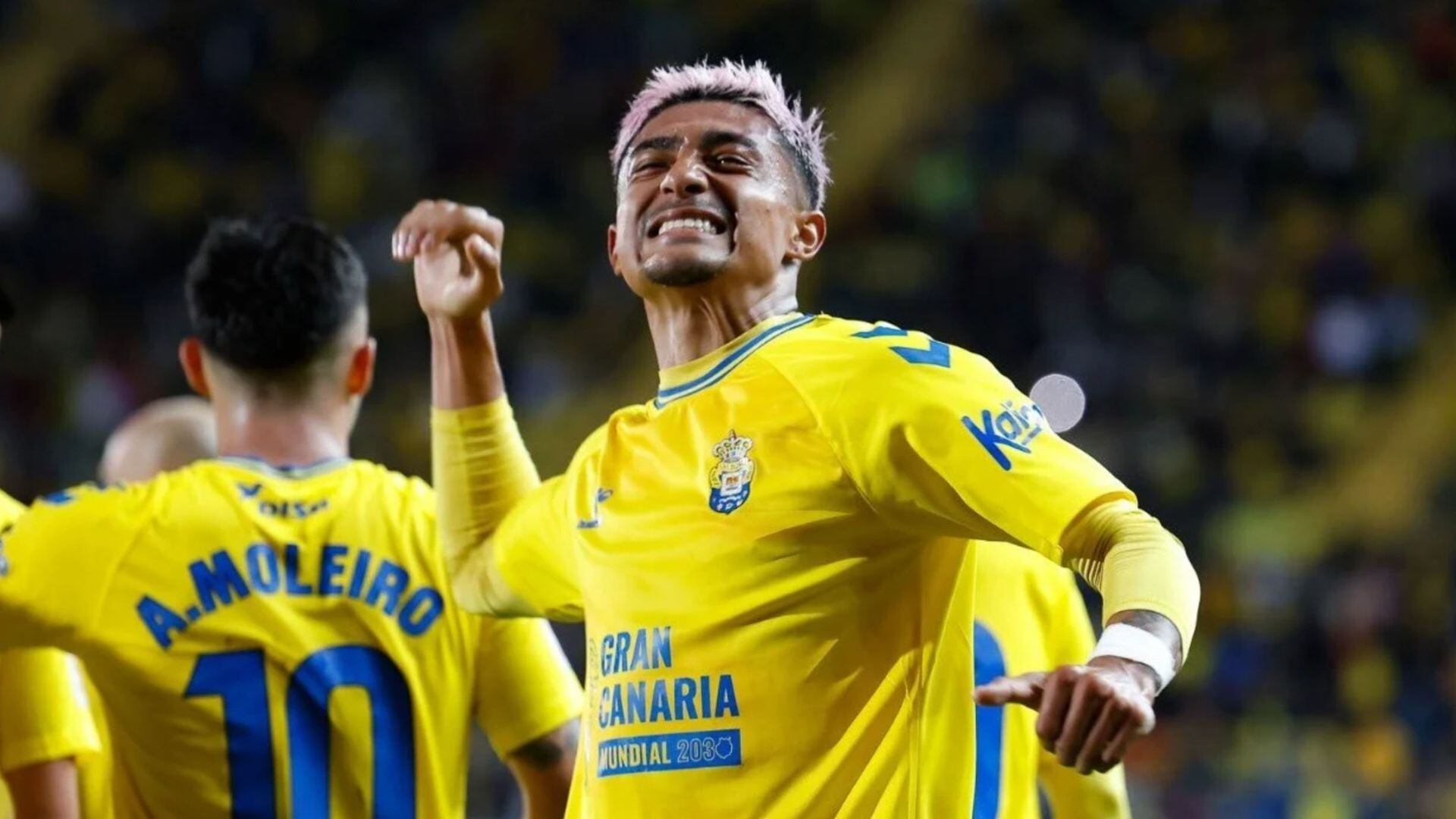 Araujo jugó la temporada pasada para Las Palmas y en el último mercado de fichajes llegó al AFC Bournemouth tras compra definitiva al Barcelona (EFE)