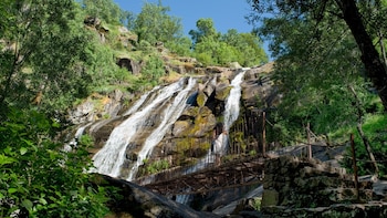 Las cascadas más bonitas de Cáceres: rutas, paisajes increíbles y rincones de naturaleza que enamoran a senderistas y fotógrafos