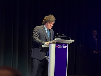 Milei en Nueva York en un evento de la fundación Federalismo y Libertad