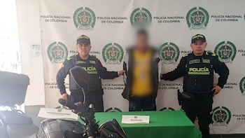 Hombre intentó huir de un puesto de control y fue detenido con una moto que se habían robado la noche anterior y un celular reportado