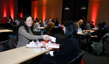 La estrategia de Clústeres de la Cámara de Comercio de Bogotá articula 20 iniciativas sectoriales y vinculó a 39.905 empresas y emprendedores en 2025.