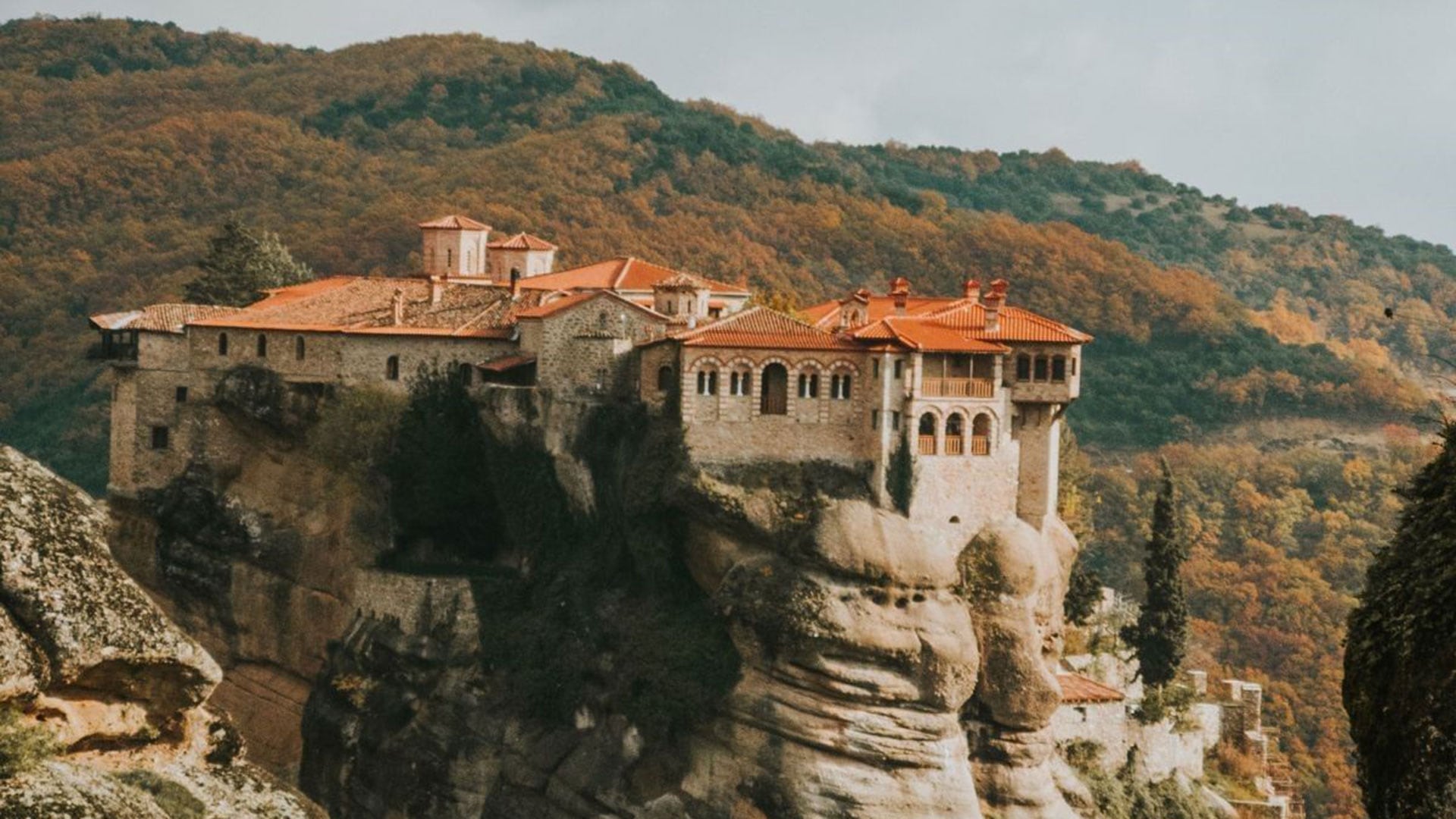 Hoy, seis monasterios siguen activos y conservan un patrimonio artístico y religioso invaluable, reconocidos como Patrimonio Mundial por la UNESCO