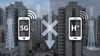 Dos teléfonos móviles con iconos 5G y H+ junto a antenas de telecomunicaciones sobre edificios urbanos, con un símbolo de intercambio en el centro.