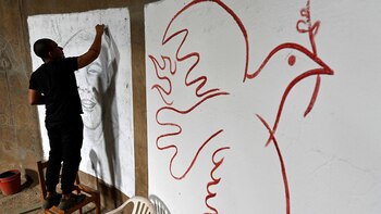 Colombian artist Julian Castillo draws