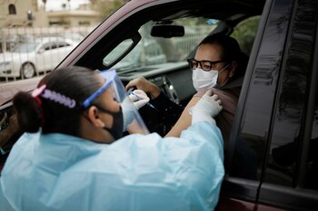 Semáforo epidemiológico: dos entidades en rojo, tres en verde y 24 se quedarán color naranja (Foto: REUTERS/Jose Luis Gonzalez)