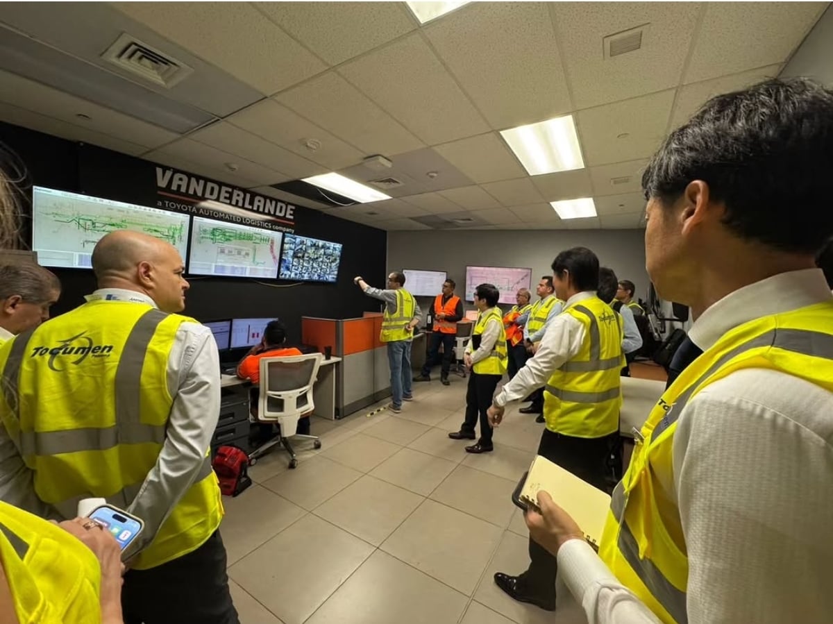 Ejecutivos de All Nippon Airways (ANA) y de Boeing inspeccionaron en mayo las pistas del Aeropuerto Internacional de Tocumen para evaluar la viabilidad técnica de una futura ruta directa entre Panamá y Tokio. Cortesía Tocumen