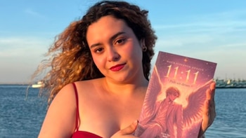 La escritora sostuvo que pedir ayuda no es una muestra de debilidad, sino un acto de valentía, porque implica reconocer la vulnerabilidad y recurrir a otras personas cuando ya no se puede continuar solo - Créditos: Cortersía/María Fernanda Araque.