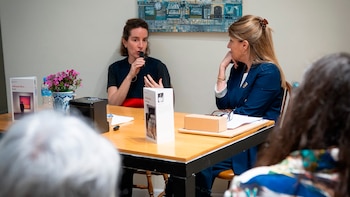 “La ausencia de una madre también está superpresente” dice Adriana Riva, que lleva tres libros dándole vueltas al tema