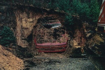 Al remover la tierra de