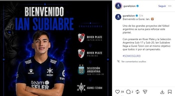 El atacante de 19 años tiene contrato con River hasta 2028, una cláusula de rescisión de 100 millones de euros y negociaciones abiertas hacia clubes de Europa