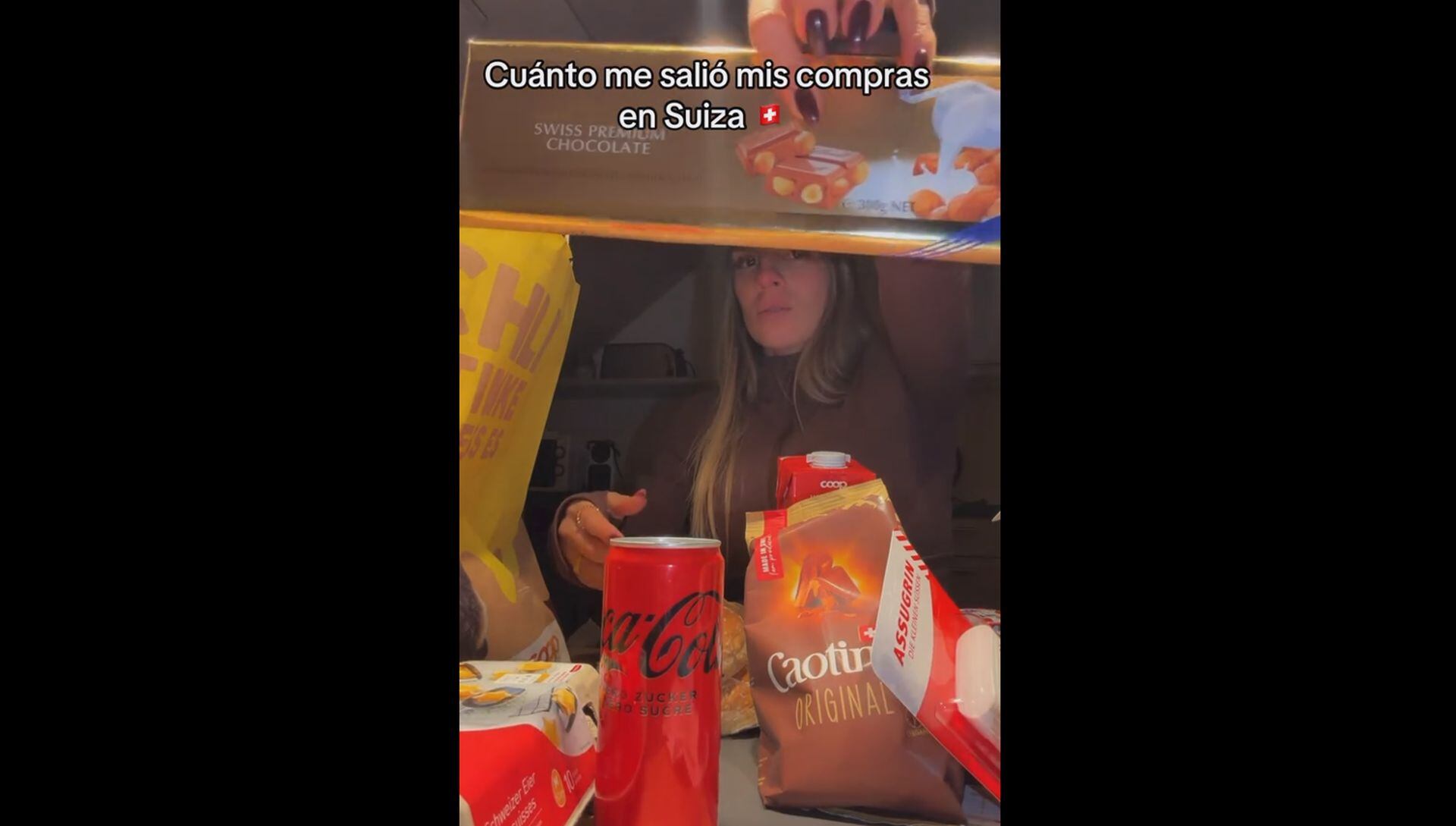 Yogures, huevos, panes y una sola palta bastaron para mostrar la dimensión del gasto diario en Suiza, según el recuento detallado de Alejandra Baigorria. (TikTok)