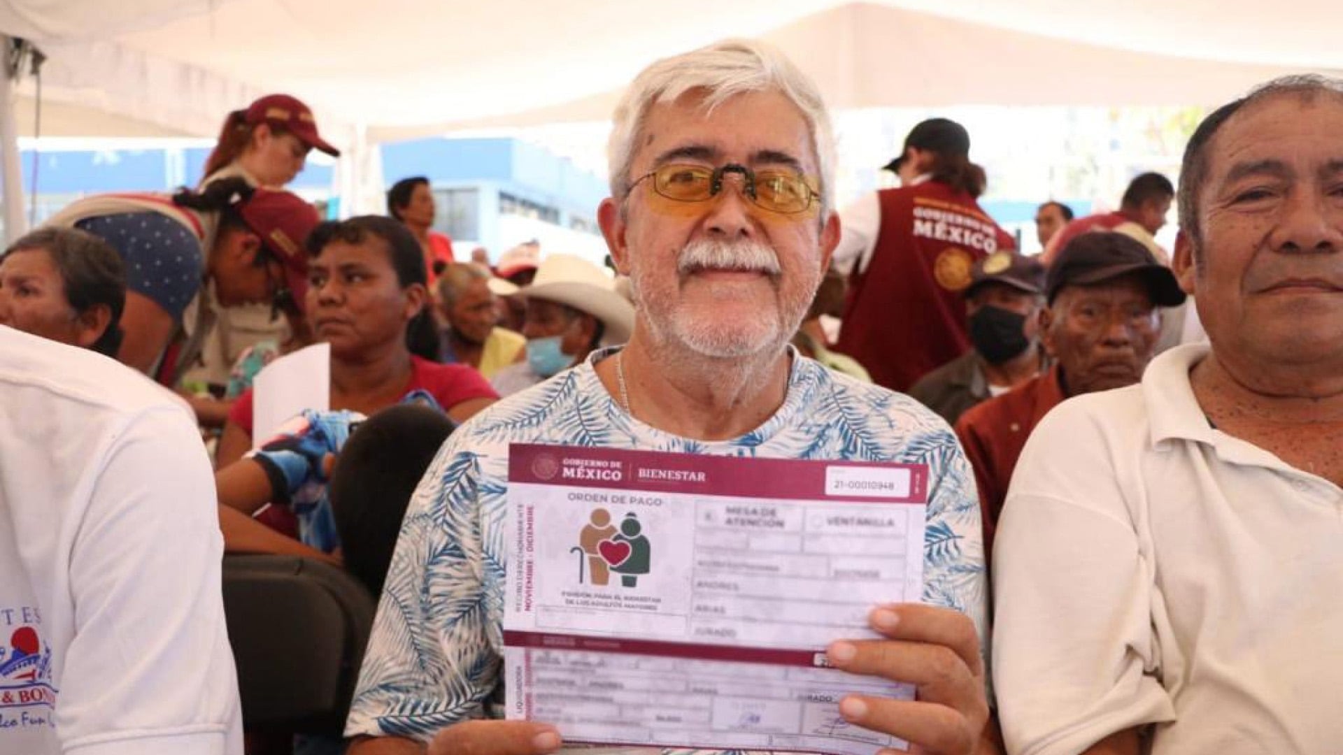 Esta iniciativa estatal actúa como un puente entre los apoyos locales y la Pensión Universal de Adultos Mayores, garantizando un respaldo económico previo. (Foto: Cuartoscuro)