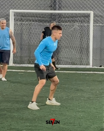 Echeverri primero jugó con calzado