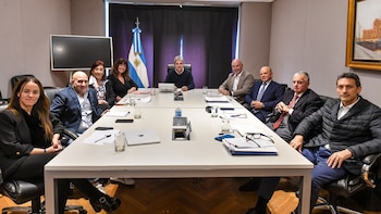 Caputo acordó con contadores modificar el régimen de Inocencia Fiscal atraer dólares del colchón al sistema formal