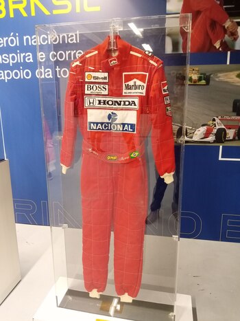 El mítico buzo antiflama rojo