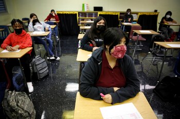 Foto de archivo: estudiantes en