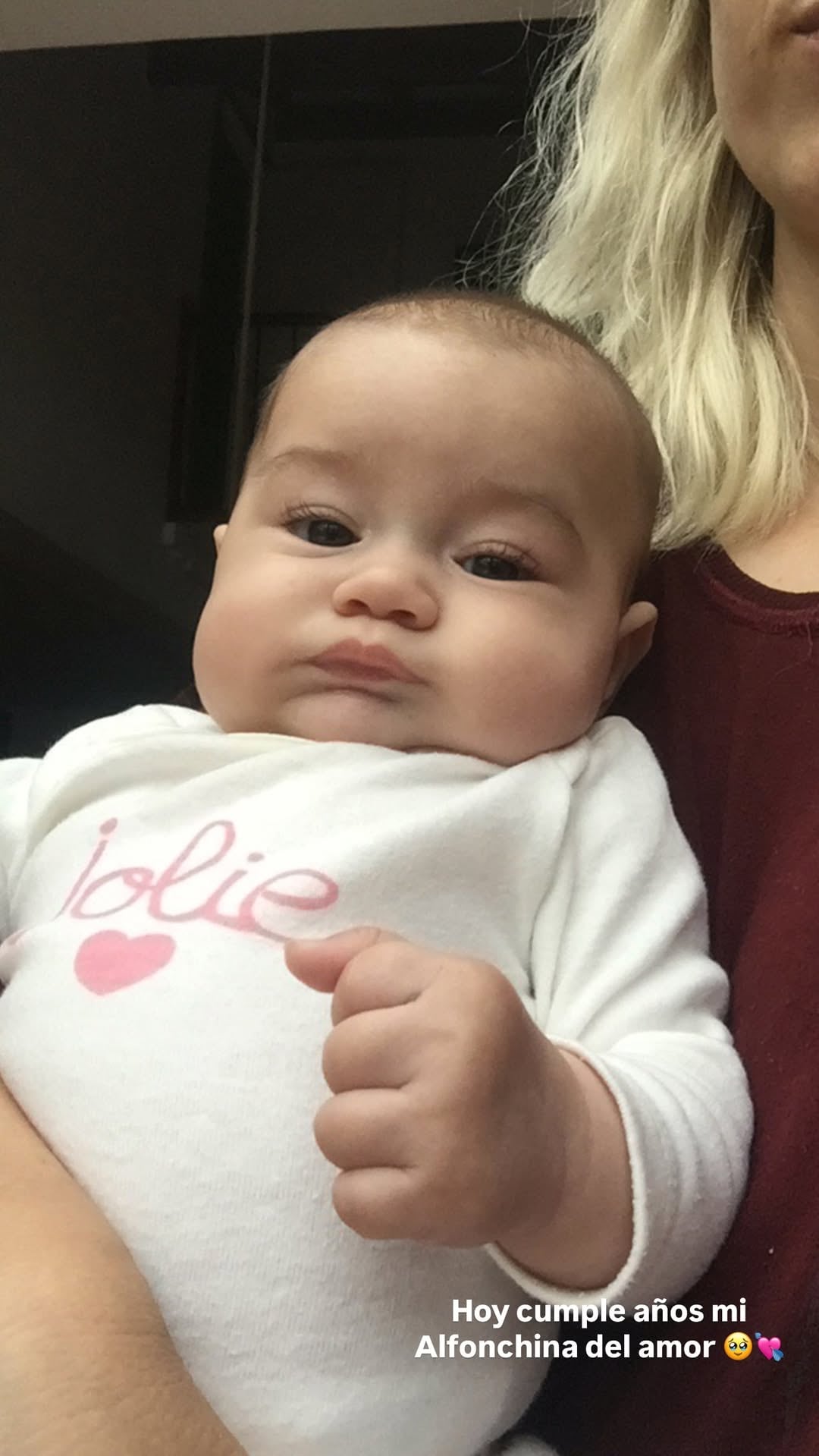 Brenda eligió una foto de su hija menor de bebé