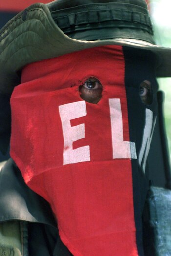 10/04/2002 Guerrillero del Ejército de