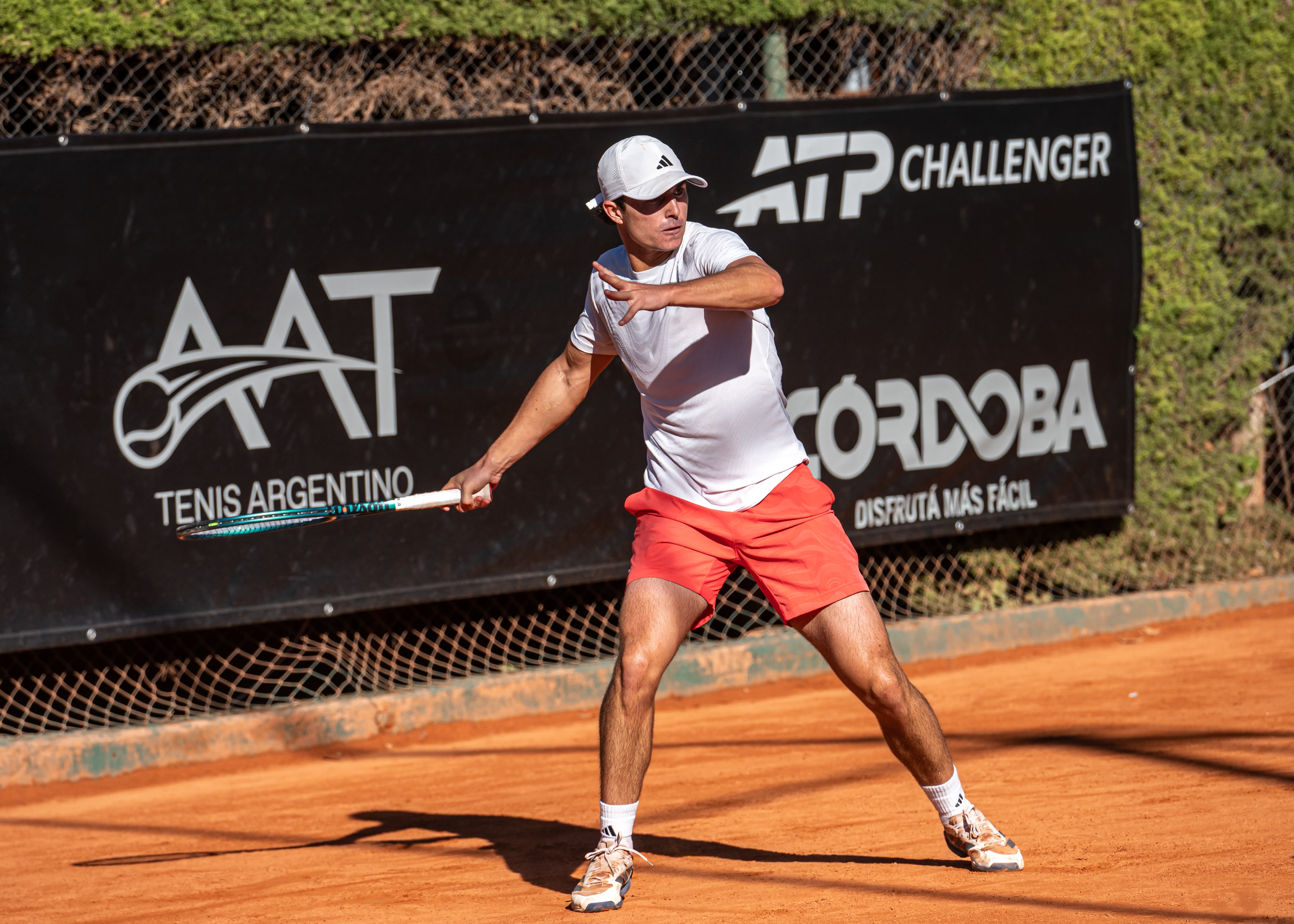 Segundo Goity golpea el drive durante su participación en el Challenger de Córdoba (Crédito: Prensa AAT)