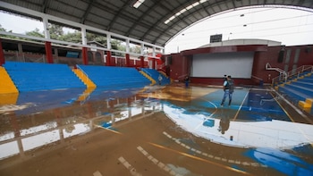 La Unidad de Gestión Educativa Local N.º 05 notificó el cambio de modalidad tras el incidente que afectó a estudiantes, docentes y personal por una inundación ocasionada por un desperfecto en la red de agua potable
