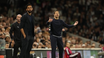 (Crónica) Xabi Alonso supera a Arbeloa en su estreno con el Chelsea