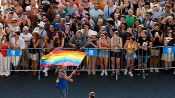 Una marea de voces recorre Madrid en el Orgullo LGTBI+ entre fiesta y memoria: “Los derechos son muy difíciles de conseguir y muy fáciles de perder”