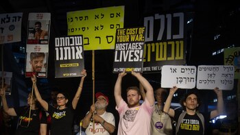 Las familias de rehenes celebran