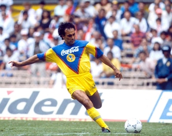 En México, Hugo Sánchez formó