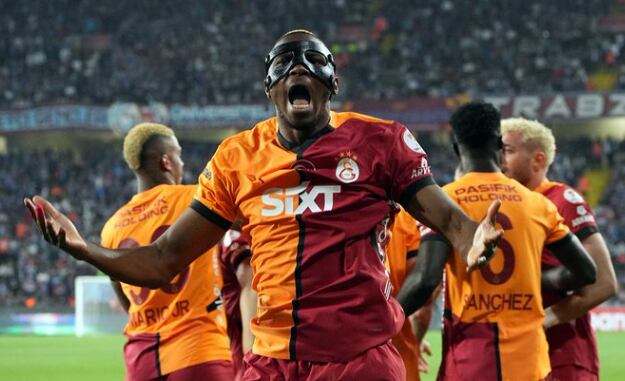 Victor Osimhen es la estrella del Galatasaray, que por ahora no buscaría otro delantero - crédito @GalatasaraySK/X
