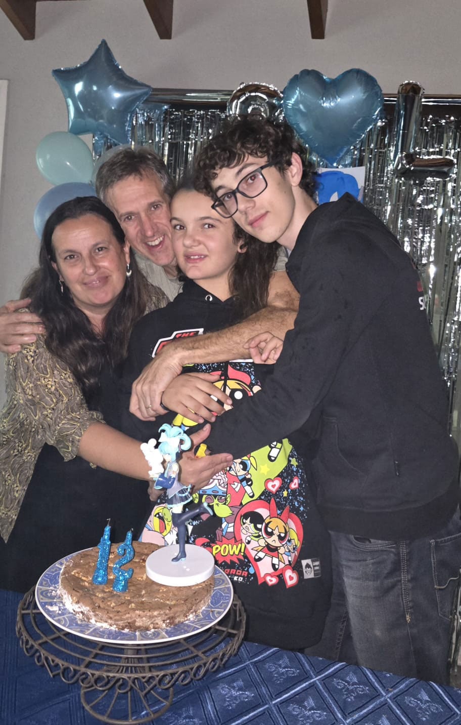 Sol tiene doce años, está en primer año de la secundaria, va a patín, a arte y a un colegio donde su voz tiene valor y le dan espacio para brillar