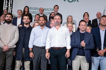 26/10/2026 El presidente de Vox, Santiago Abascal, durante el acto de presentación de los candidatos de Vox para las elecciones del 29N en Talavera de la Reina, a 26 de octubre de 2026, en Talavera de la Reina, Toledo, Castilla-La Mancha (España). El líder de Vox, Santiago Abascal, presenta formalmente este lunes 26 de octubre de 2026 a los cabezas de lista de su formación para las elecciones generales del 29 de noviembre (29N) en un acto público en Talavera de la Reina, Toledo. La convocatoria coincide con el cierre del plazo legal fijado para el registro de las candidaturas ante las juntas electorales.
POLITICA
Juanma Jiménez - Europa Press