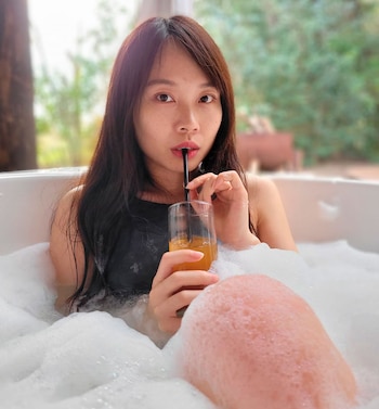 Además de la cuenta de