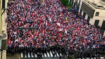 Second National March: Peruvians take