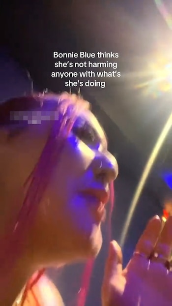 Bonnie discutió con una asistente