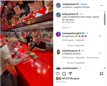 Ed Sheeran durante su comida