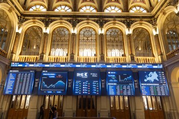 Paneles digitales en el Palacio