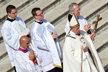 El Papa Francisco celebra la