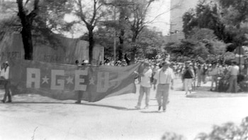 La institución no solo reconoce a familiares de mártires de 1975; también impulsa una ruta histórica, un museo y un archivo para conservar episodios clave de su trayectoria (Foto cortesía UES)