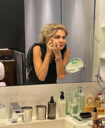 Sandra Golpe en su casa