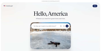 Captura de pantalla de la página America.gov con el texto Hello America, un buscador interactivo y la fotografía de un niño sobre hielo