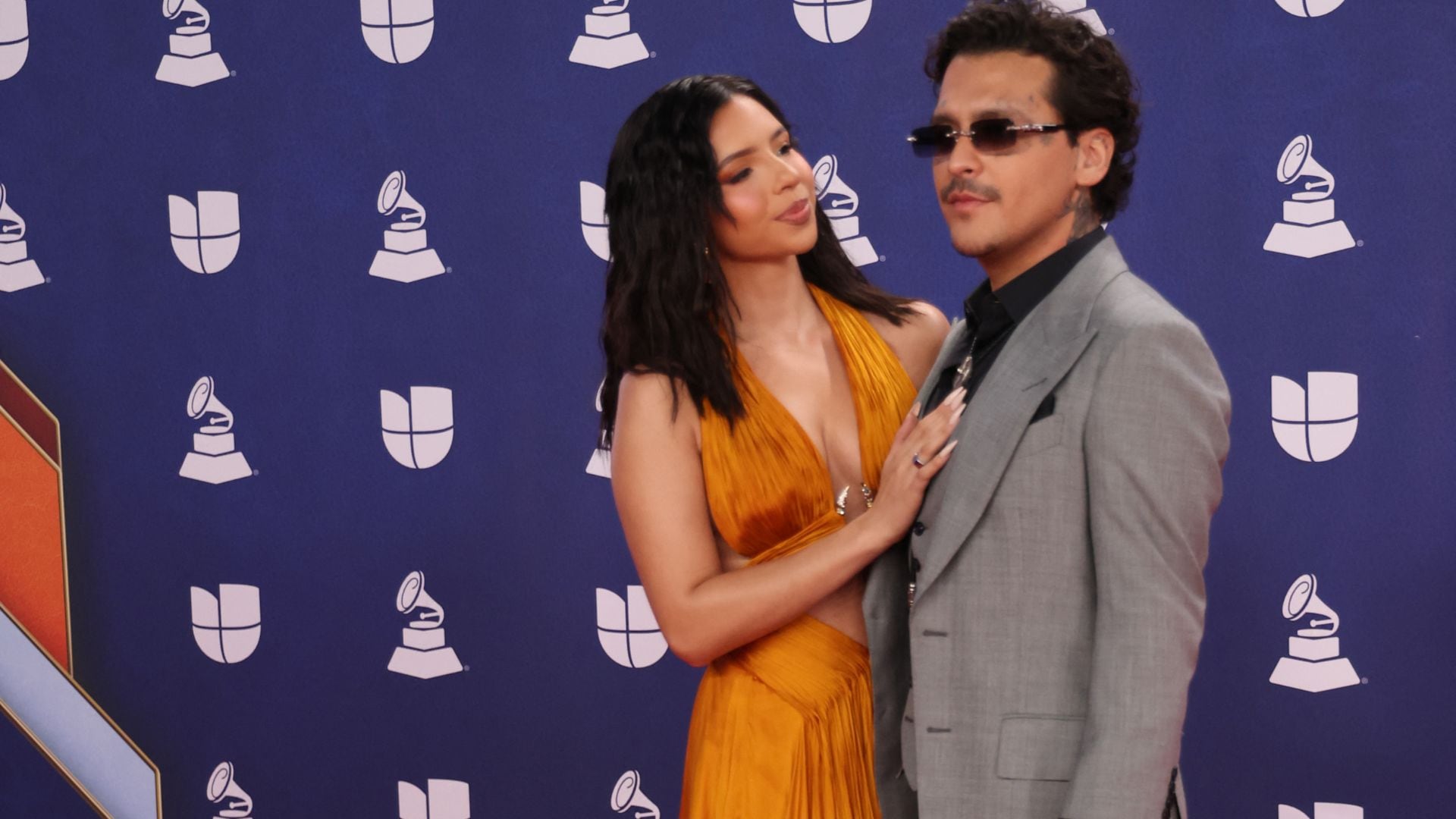 Ángela Aguilar y Christian Nodal en los Latin Grammy 2025. (Foto: Michael Tran / AFP)