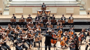 Telefónica y la Escuela Reina Sofía unen IA y música sinfónica para dar voz a las emociones del público